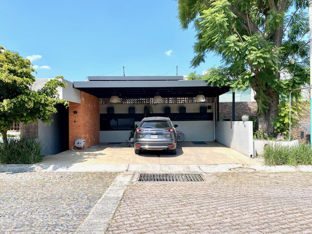 Hermosa casa dentro de coto La Loma en Bugambilias $12,480,000MXN