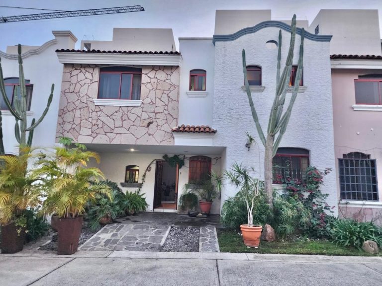 CASA EN VENTA EN CIUDAD GRANJA $5,200,000MXN
