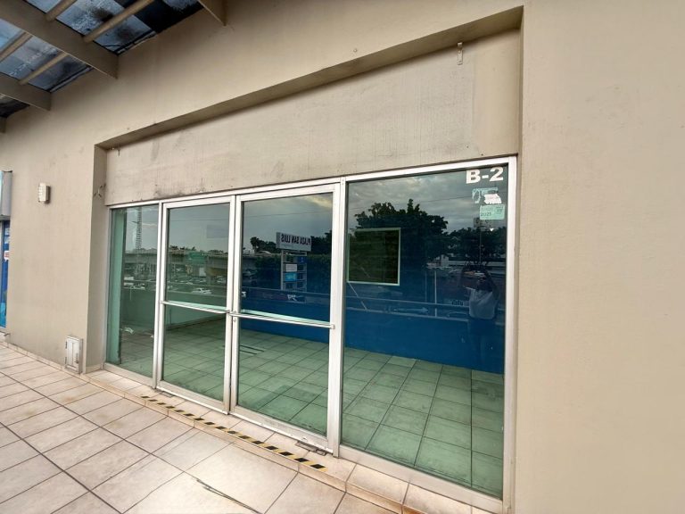 Local en renta plaza san Luis en Lázaro Cárdenas $20,000 MXN