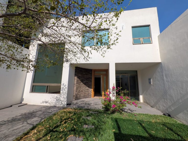 Casa en venta en  jardines del Seattle $10,800,000MXN